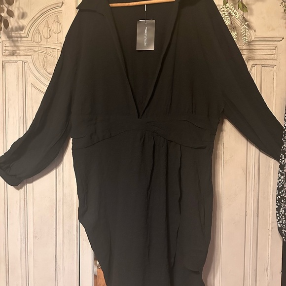 💕PRETTY LITTLE THING💕 PLUS BLACK PLUNGE WRAP TEXTURED DRESS - Picture 2 of 3